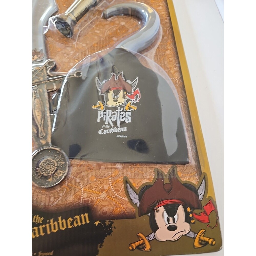 Walt Disney World Pirates of the Caribbean Captain Playset NEW Patch Sword Hook - Picture 4 of 9